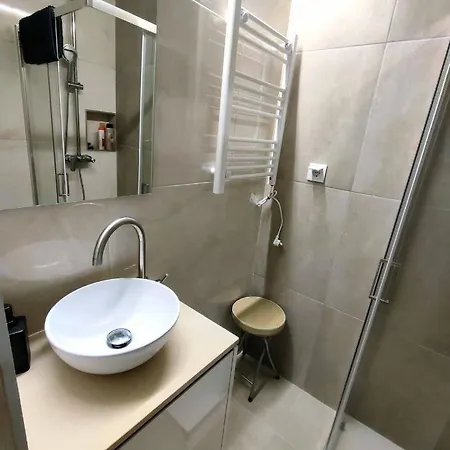 Elite House